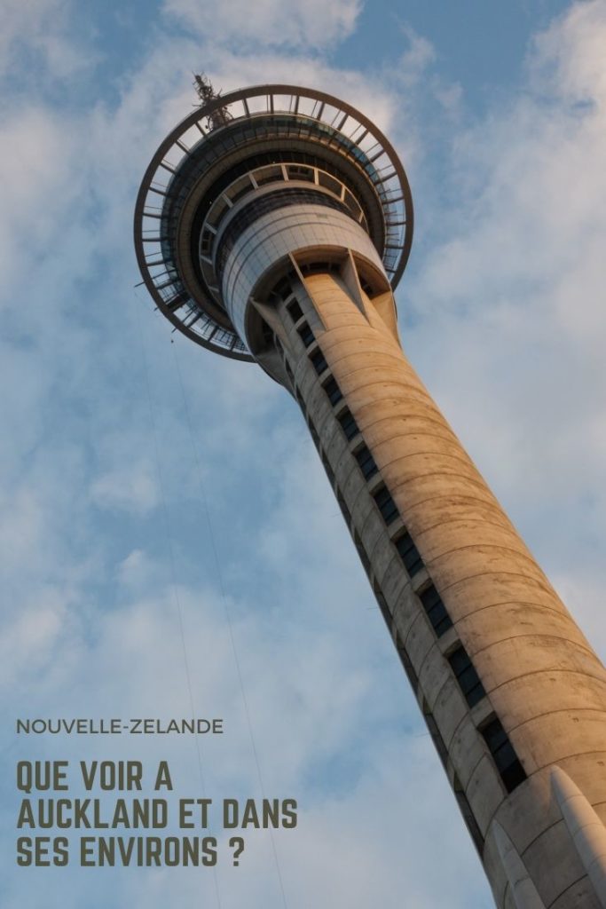 Que faire et que voir à Auckland et dans ses environs ? Visiter Auckland CDB et déambuler le long de Viaduct Harbour, monter à la Sky Tower, explorer les îles de la Baie d'Auckland et partir à la découverte des plages de la côte sauvage à l'ouest de la plus grande ville de Nouvelle-Zélande