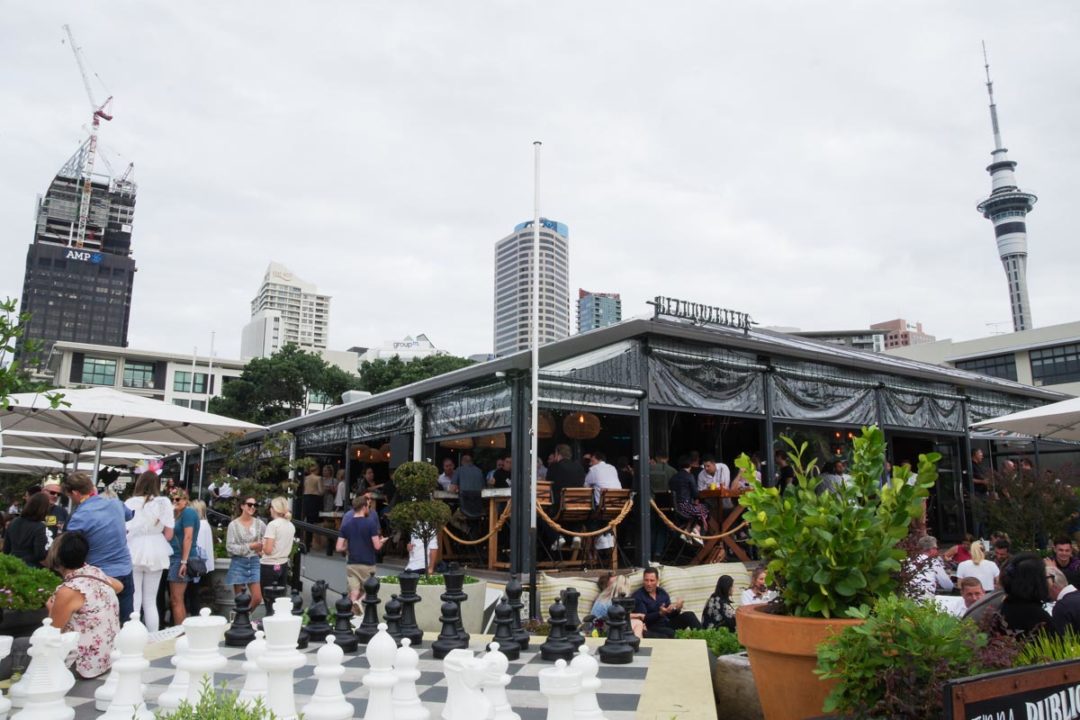 les restaurants et les bars du quartier de Viaduct Harbour à Auckland