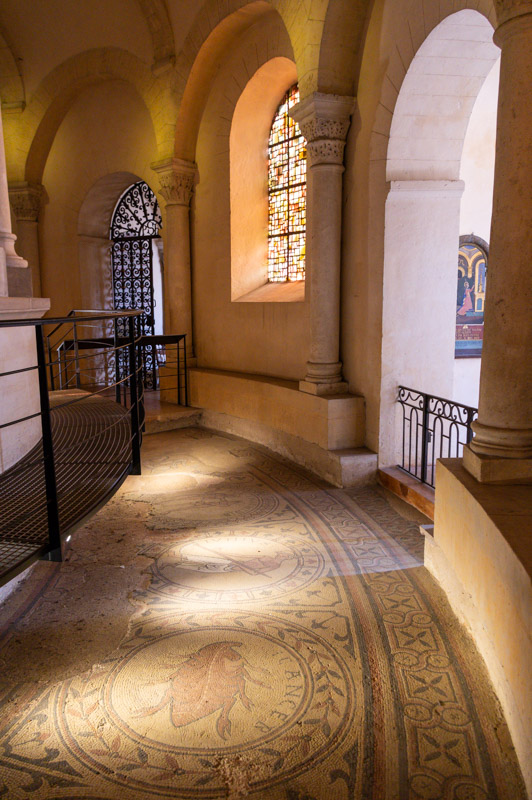 Mosaique du XIIème siècle dans l'abbaye de Tournus