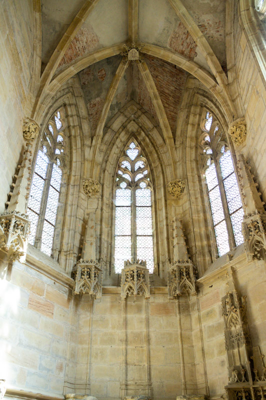 chapelle gothique dans l'abbaye de Cluny
