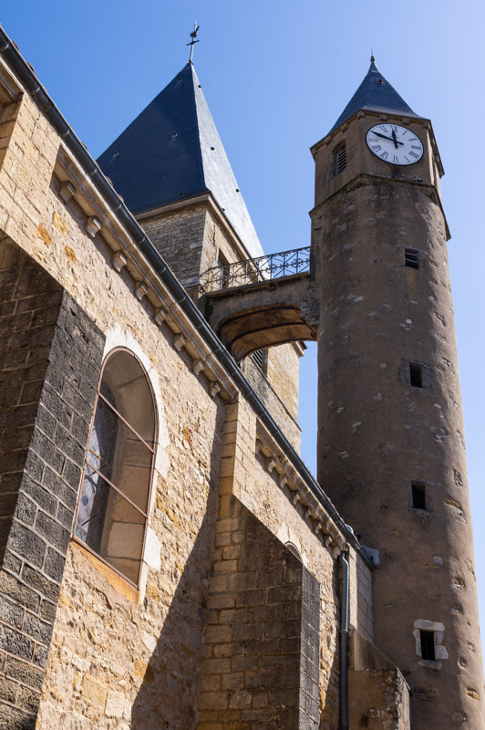 le clocher de l'église de Buxy et sa tour