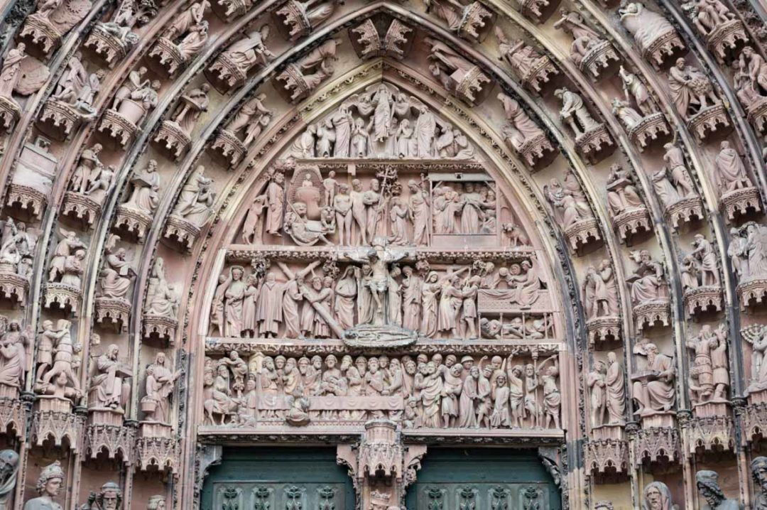 détail du fronton de la cathédrale de Strasbourg