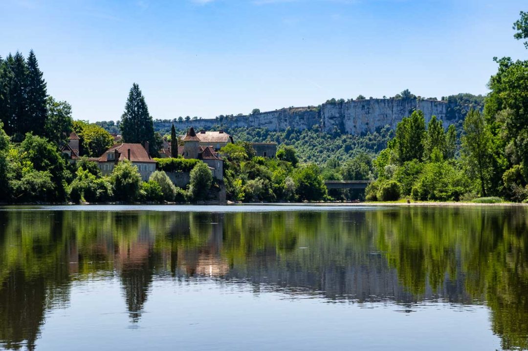 le village de Meyronne au bord de la Dordogne