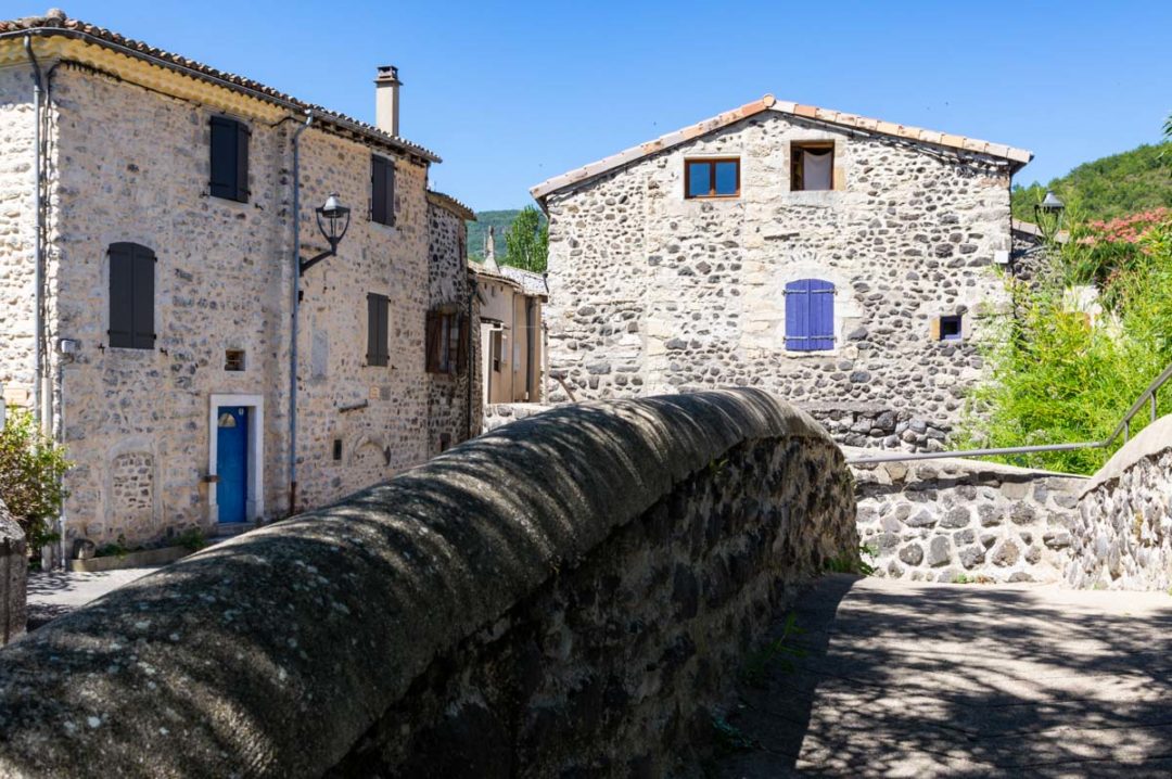 le village d'Alissas en Ardèche