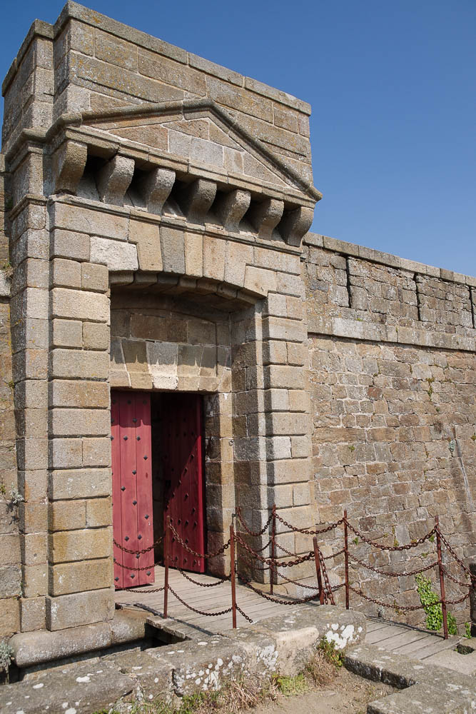 le portail principal du Fort National de Saint Malo