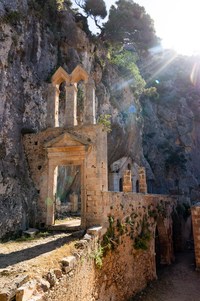 les ruines du monastère Katholiko sur la péninsule d'Akrotiri en Crète