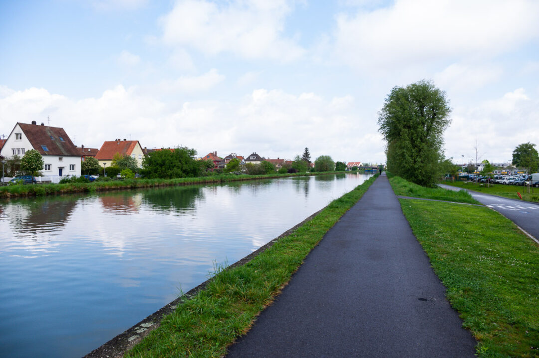 la piste cyclable le long du canal de la Marne au Rhin