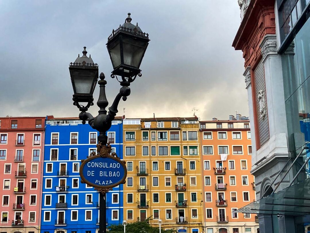 les maisons colorées près du marché de Bilbao