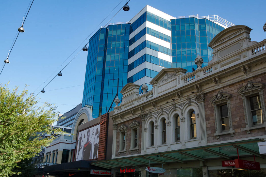 contraste architectural à Adelaide