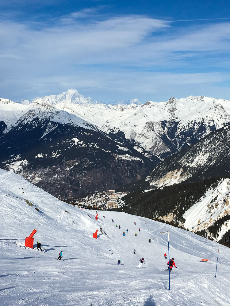 le domaine skiable des 3 vallées : pistes avec vue sur le Mont Blanc