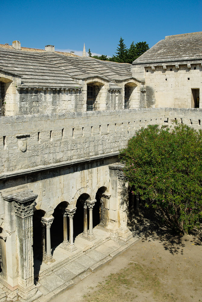 le cloitre de l'église Saint Trophime à Arles