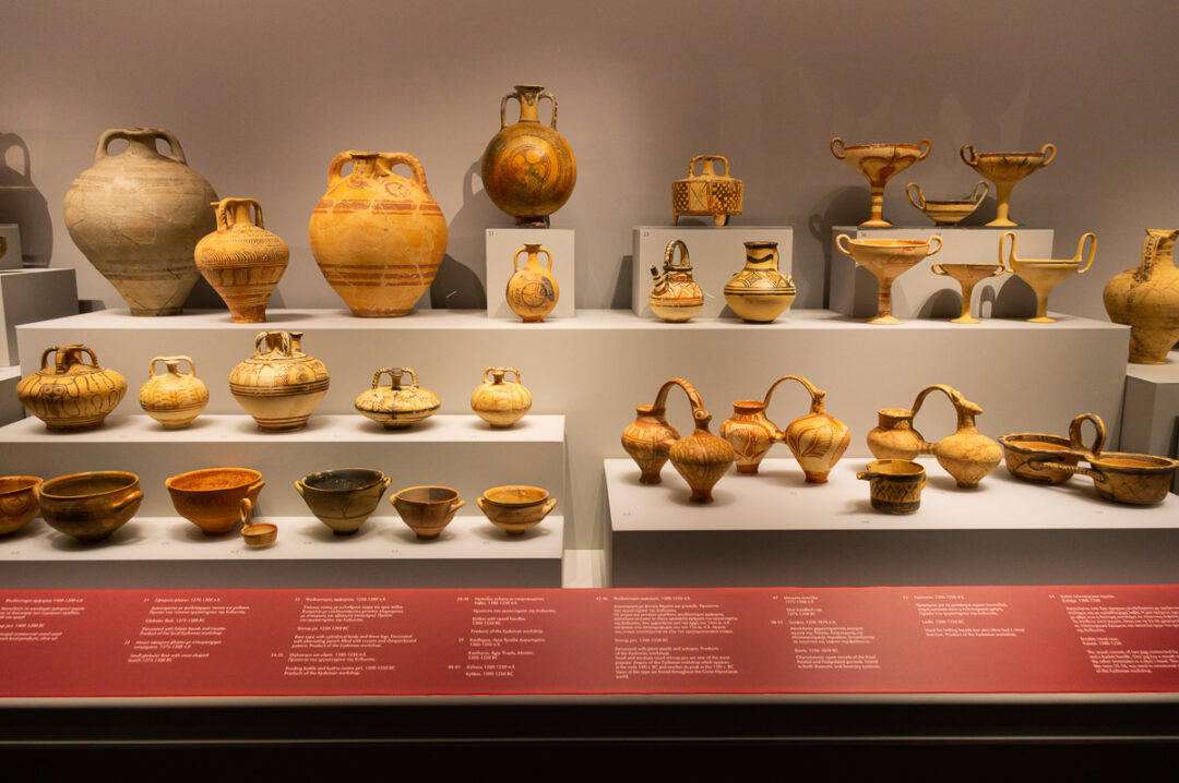 Le Musée Archéologique de La Canée - vitrine de vases crétois