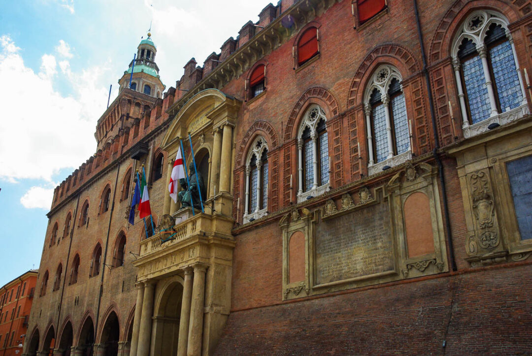 le Palazzo d'Accursio qui abrite la mairie de Bologne
