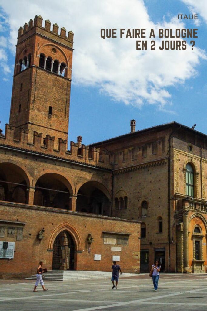 Que faire à Bologne en 2 jours ? Visiter la ville classée à l'UNESCO pour ses arcades. Découvrez des tours médiévales et l'une des plus anciennes universités du monde.
