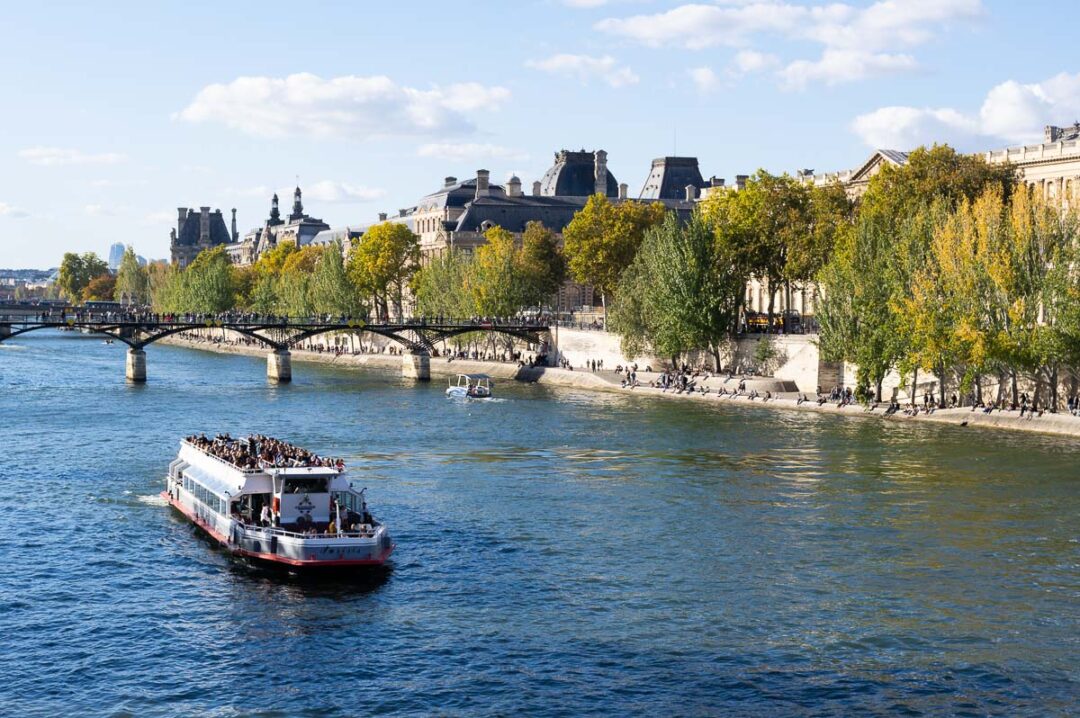 les bateaux mouche sur les Quais de Seine
