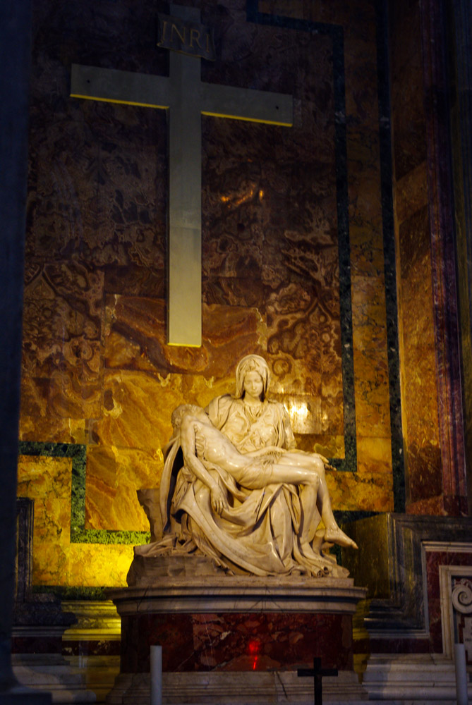 la pieta de Michel Ange dans la Basilique Saint Pierre de Rome