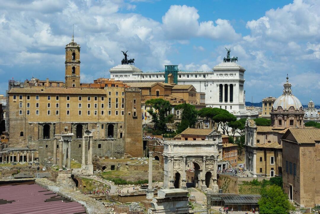 Panorama sur le forum Romain