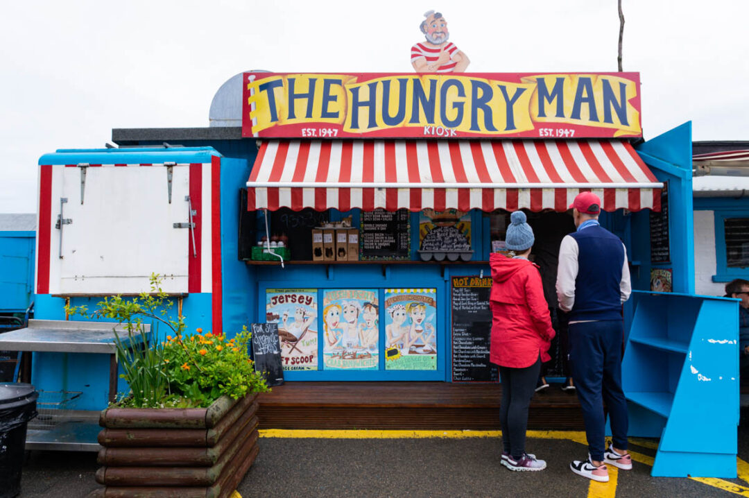 le Kiosque The Hungry Man sur le port de Rozel