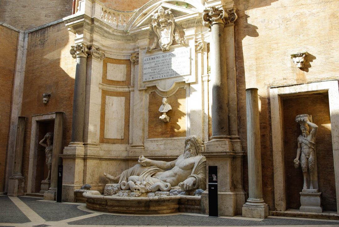 Le Marforio aux Musées du Capitole à Rome