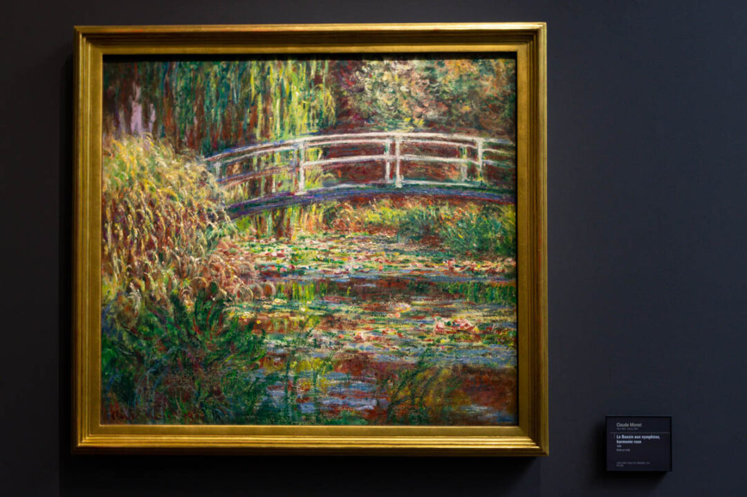 un tableau représentant le bassin aux nymphéas de Claude Monet