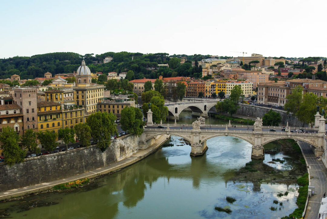 panorama sur la ville de Rome et le Tibre depuis le Chateau saint Ange