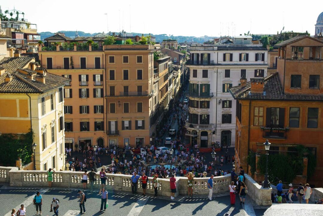 Panorama sur la Piazza di Spagna depuis les escaliers de la Trinité des Monts