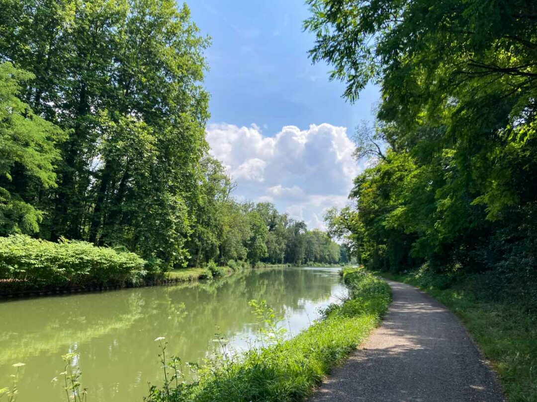 le canal de briare et la véloroute de la Scandibérique dans le Loiret