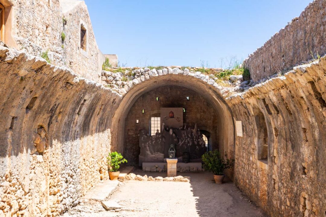 le monastère d'Arkadi en Crète : salle de la poudière
