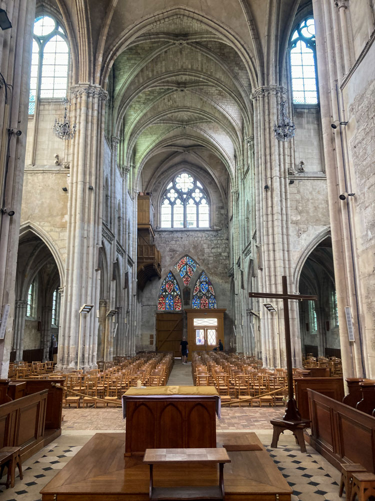 intérieur de l'église de Moret-sur-Loing