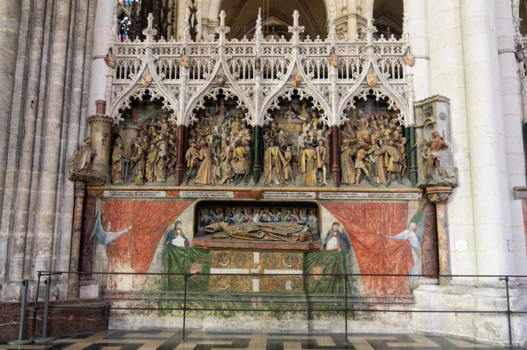décoration intérieure de la cathédrale d'Amiens