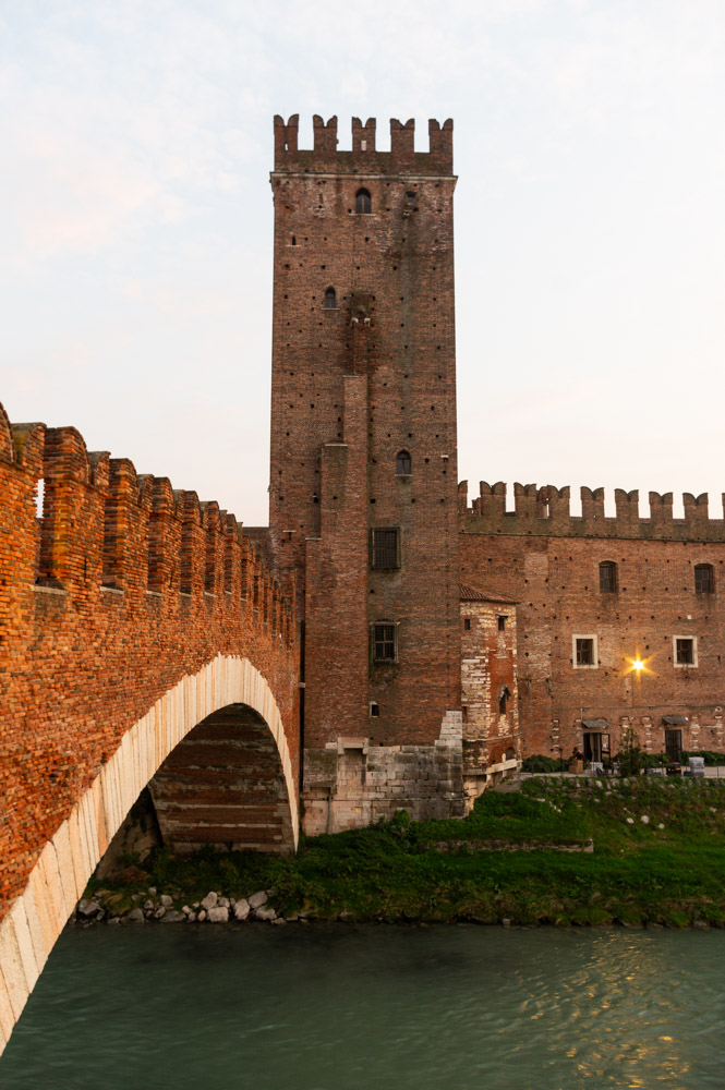 le Castelvecchio et son pont en briques