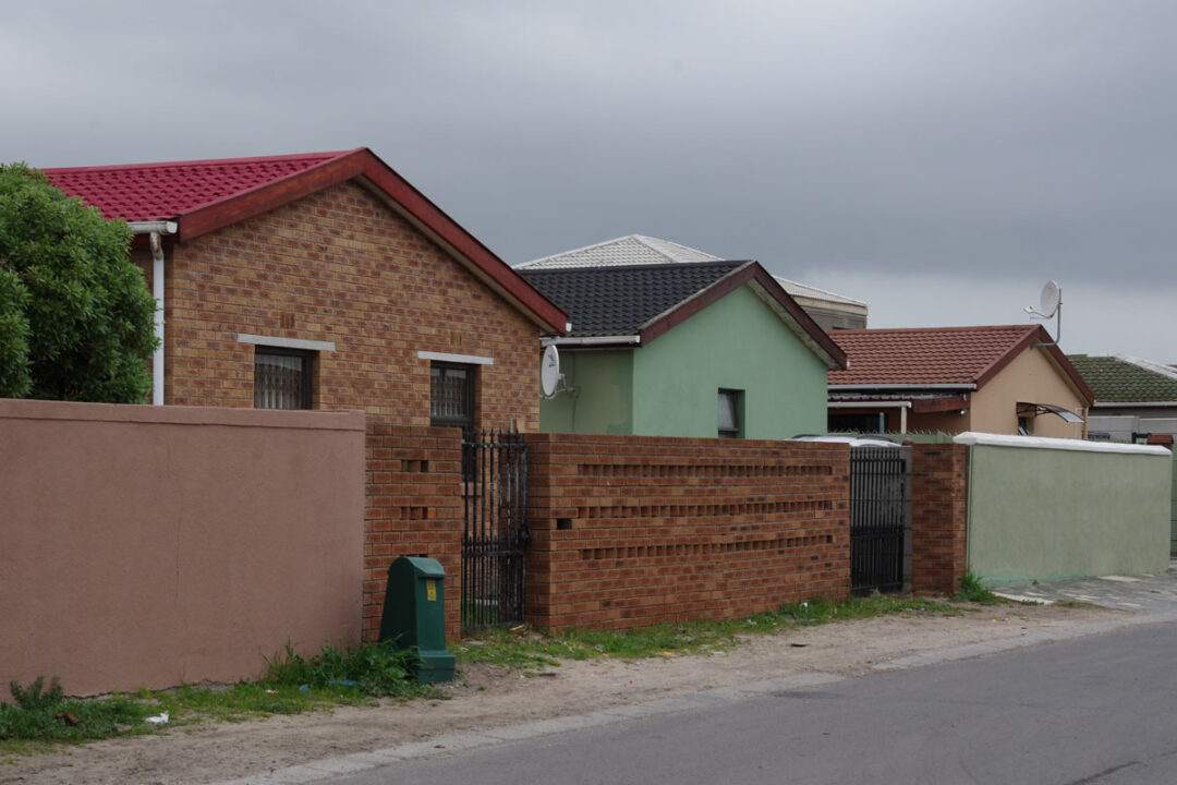 des maisons dans un township de Cap Town
