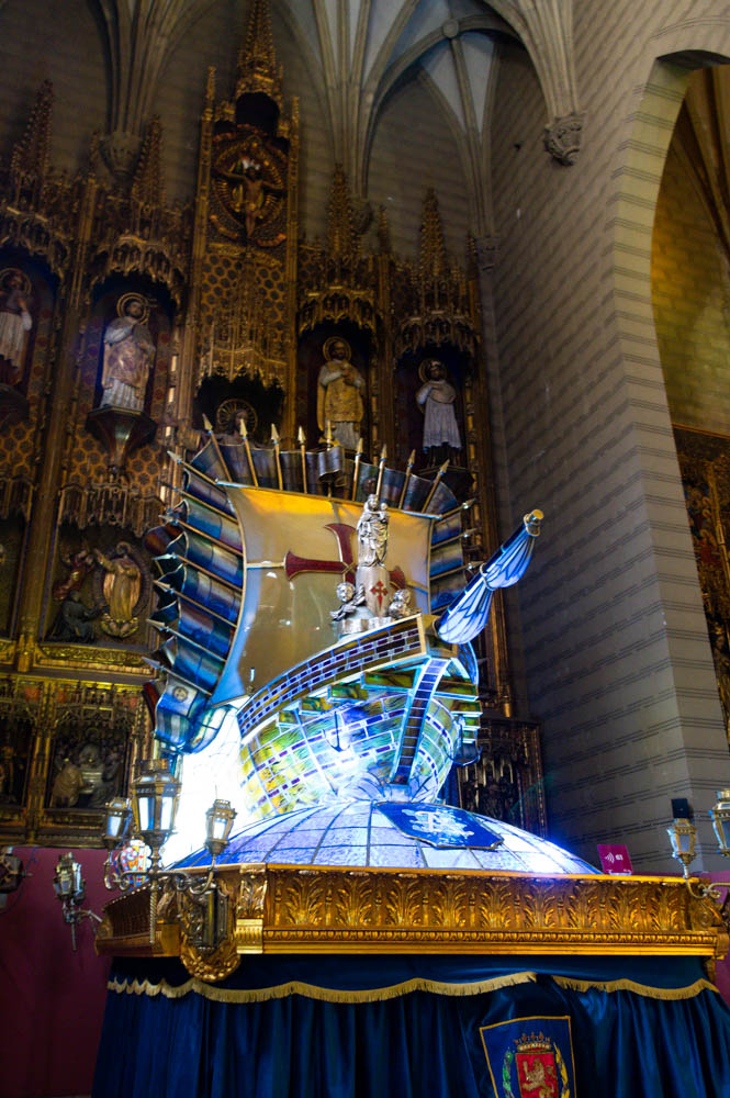 Le Rosaire de Cristal de Saragosse - lucarne de Cristophe Colomb et sa caravelle