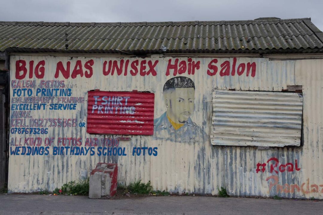coiffeur dans un township de Cape Town