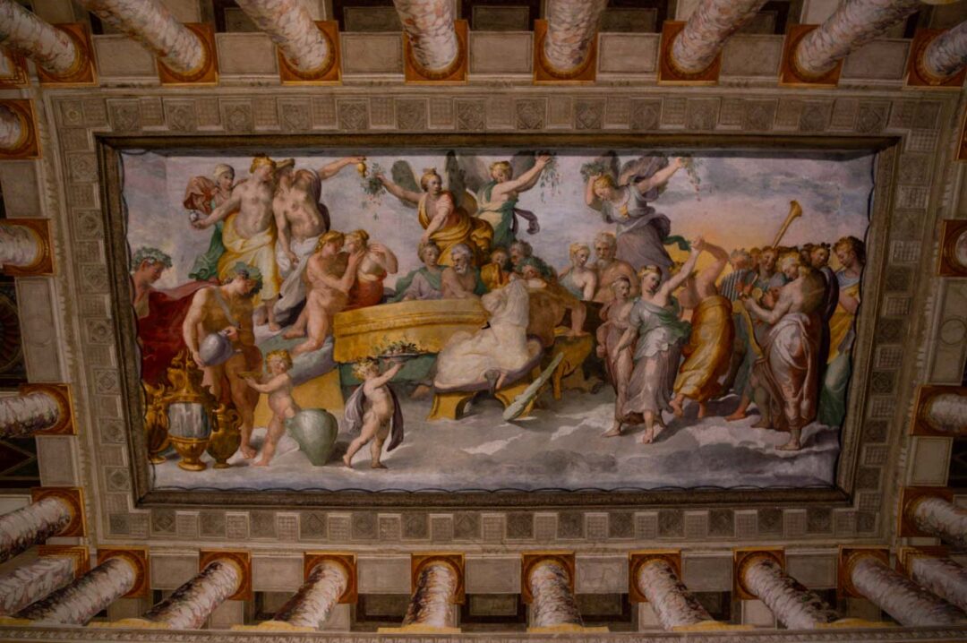fresque à l'intérieur de la villa d'Este : faux plafond en trompe l'oeil