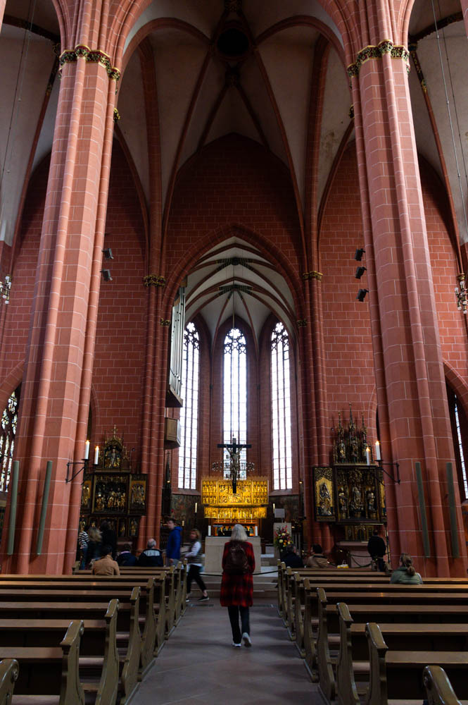 nef centrale et chœur de la cathédrale de Francfort