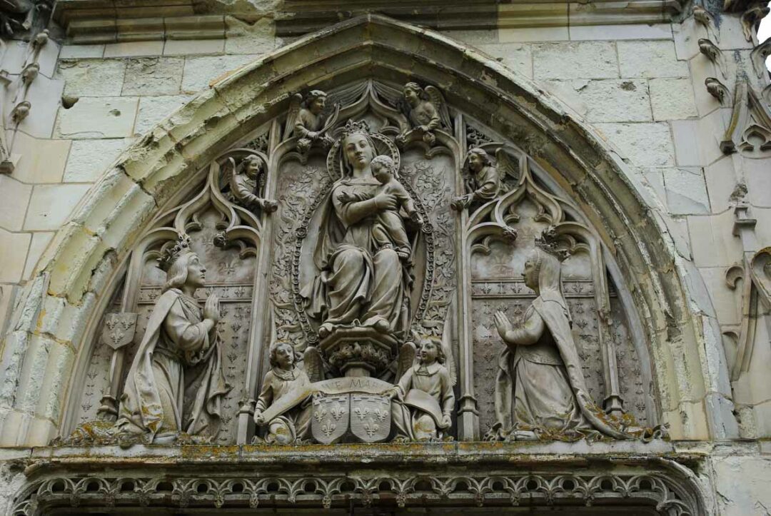 détail de la sculpture du fronton de la chapelle du Château Royal d'Amboise