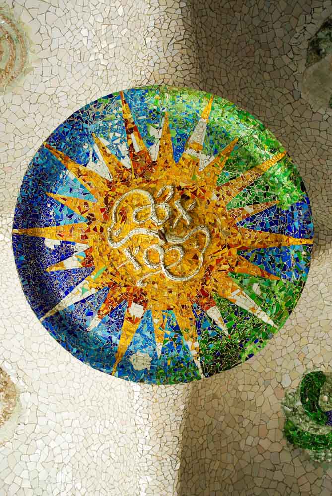 détail de céramique de Gaudi au Parc Güell
