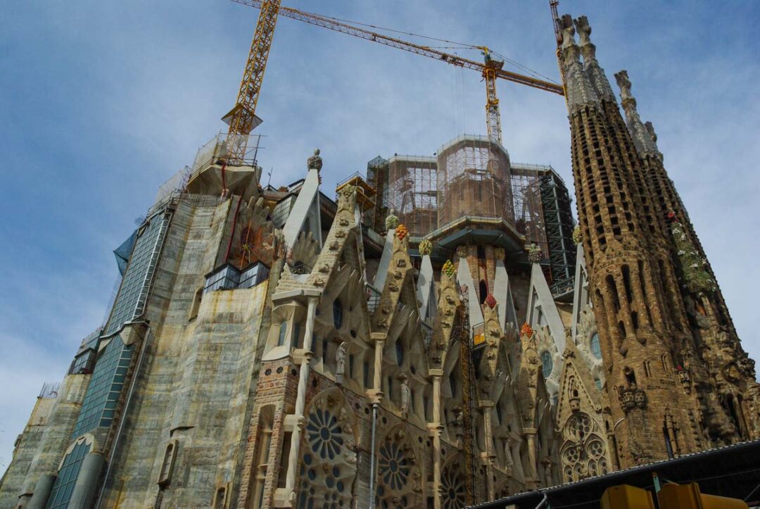 les travaux de construction de la Sagrada Familia