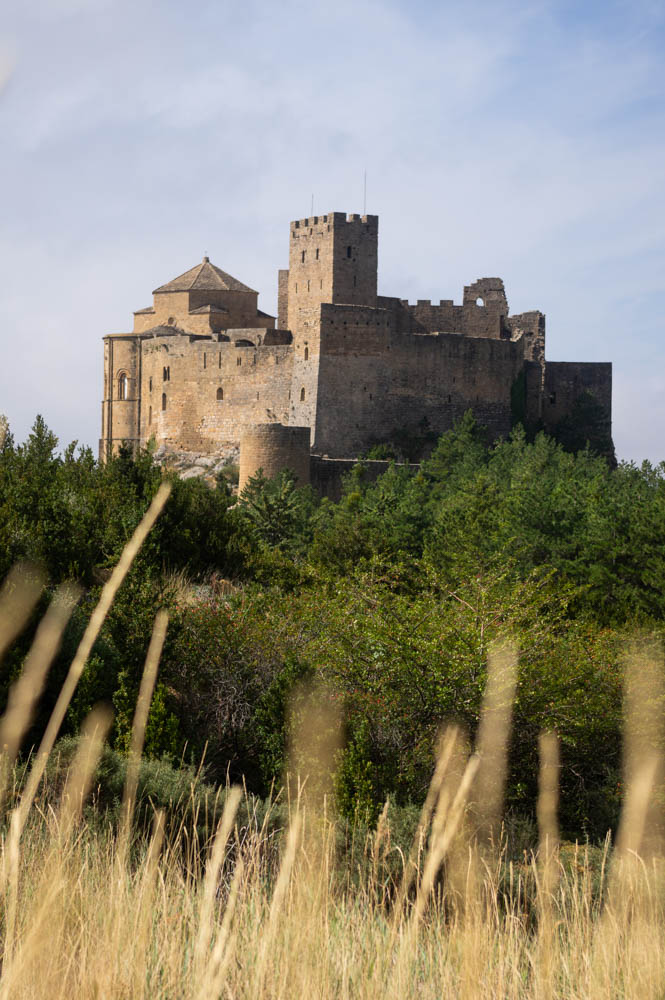 panorama sur le Chateau fort de Loarre en Espagne