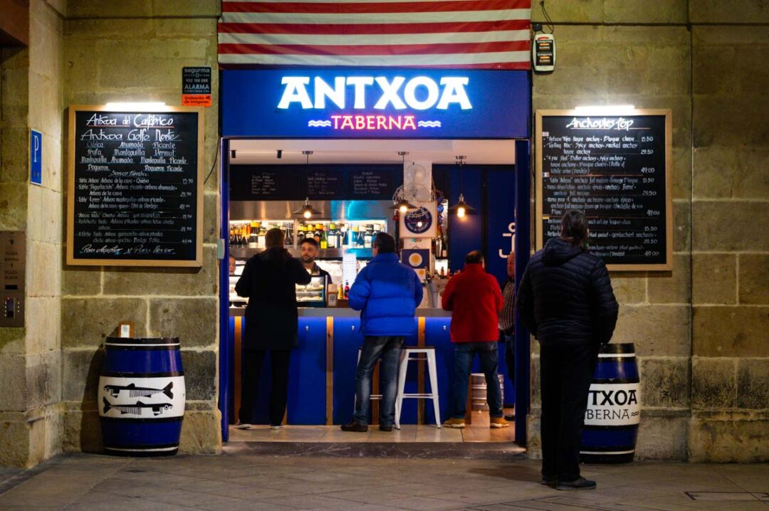 Antxoa Taberna : bar à pintxos spécialisé dans l'anchois