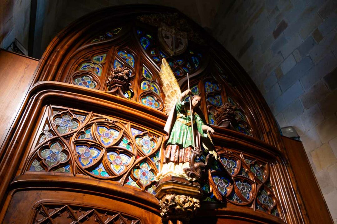 porte ouvragée de la sacristie de la cathédrale de Bilbao