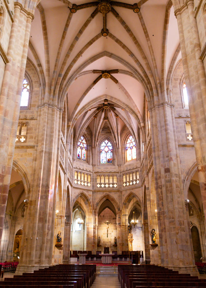 la cathédrale de Bilbao - nef et choeur