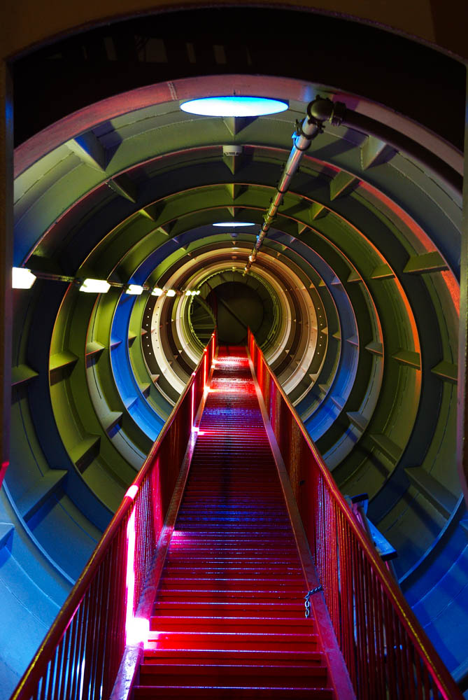à l'intérieur de l'Atomium de Bruxelles
