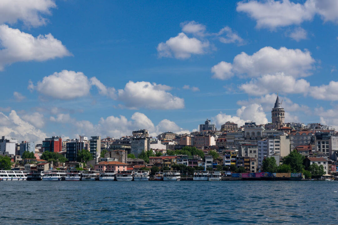 Istanbul - panorama sur Beyoglu depuis le pont de Galata