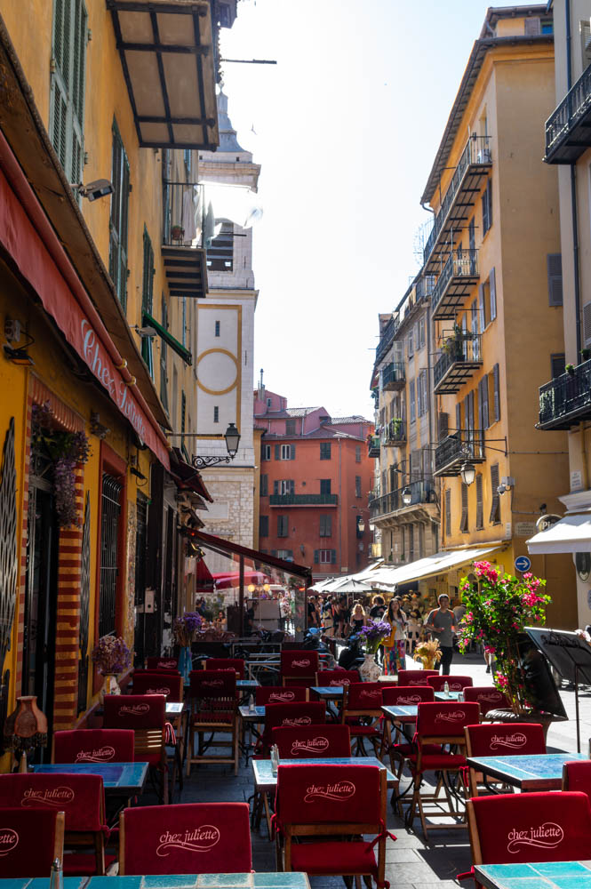 terrasse de café dans le Vieux Nice