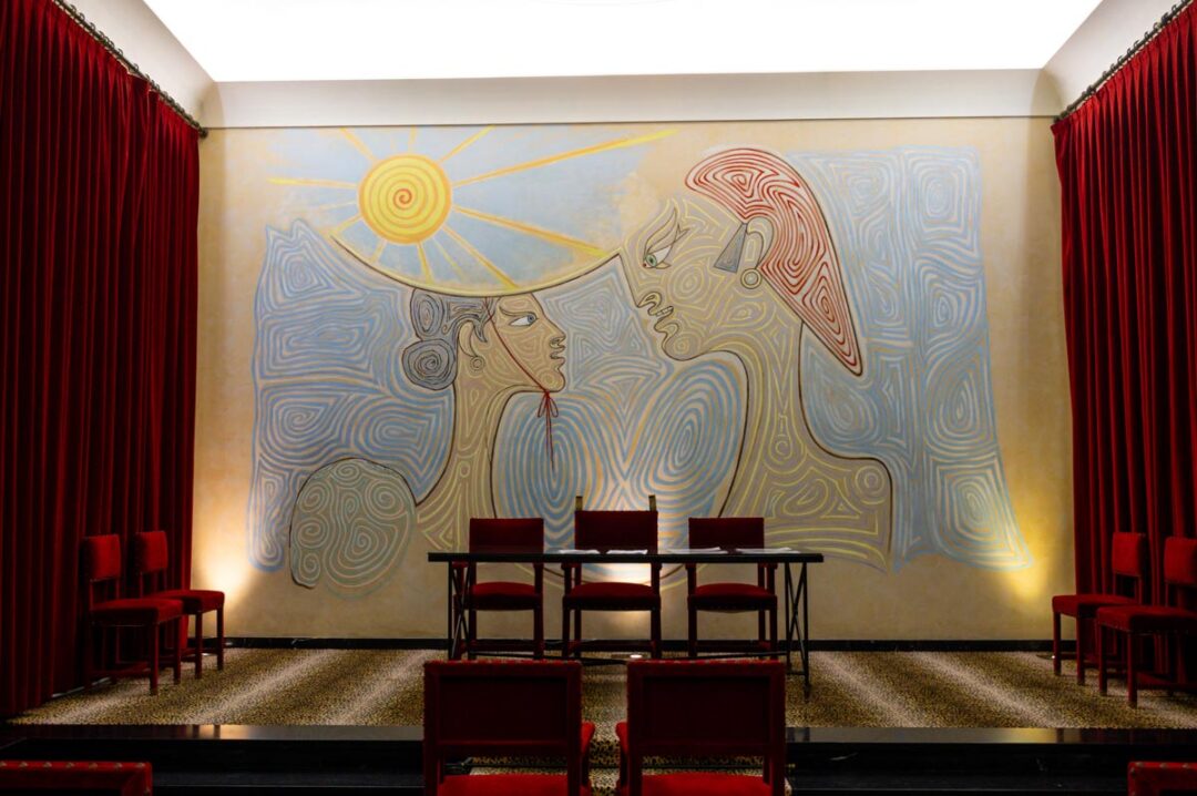 Salle des mariages de la mairie de Menton décorée par Jean Cocteau