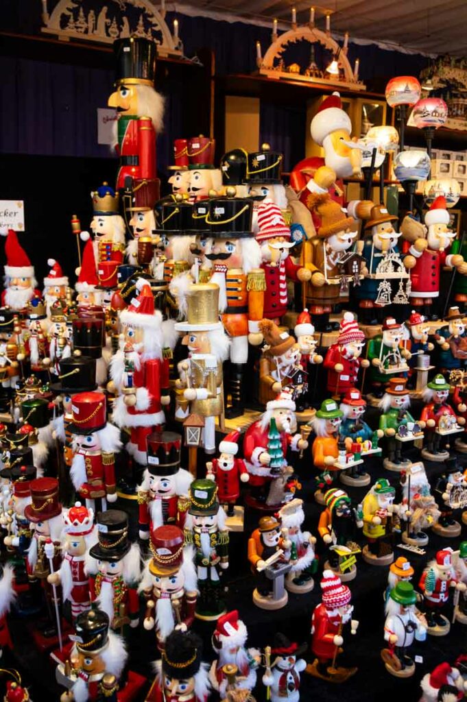 Stands de Casse-Noisette sur le marché de Noël de Cologne