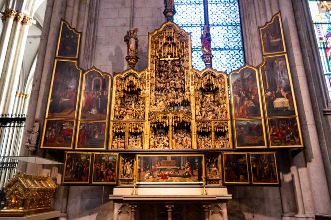 le retable d'Agilolphus dans la cathédrale de Cologne