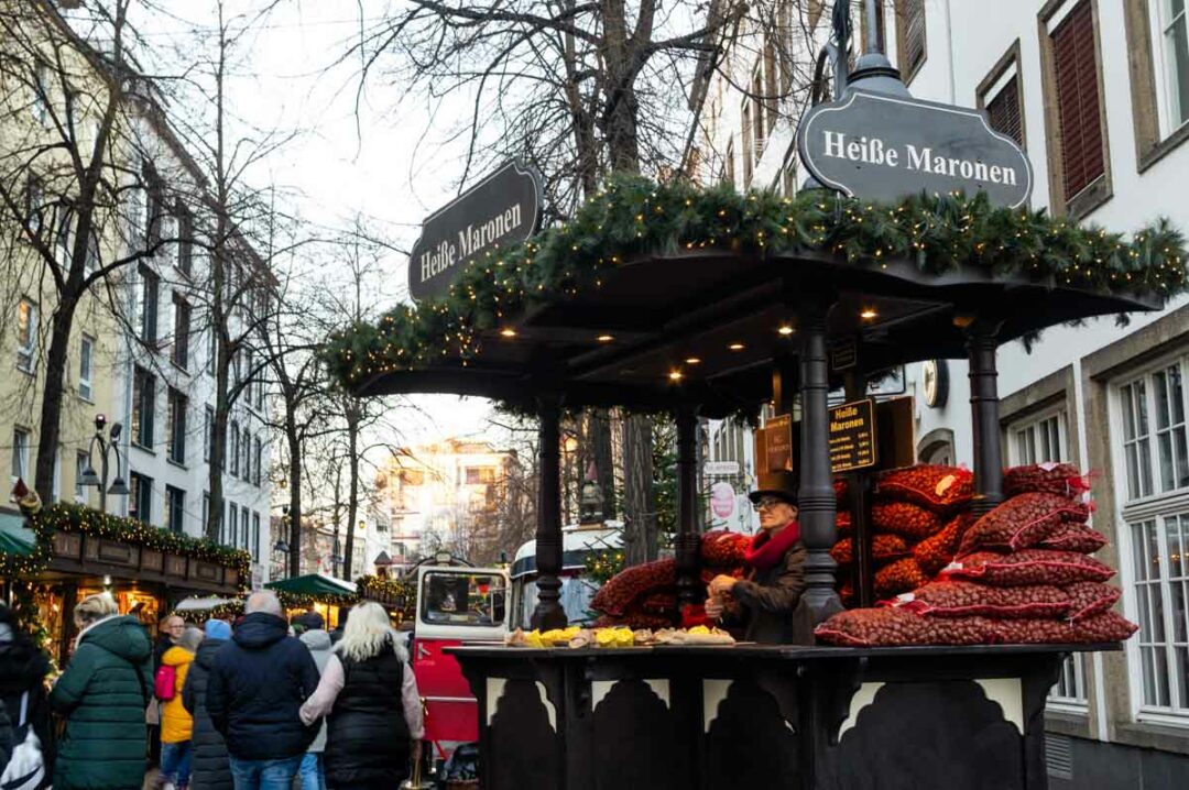 les marrons chauds au marché de Noël de Cologne